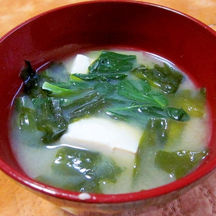 小松菜・豆腐・わかめの味噌汁